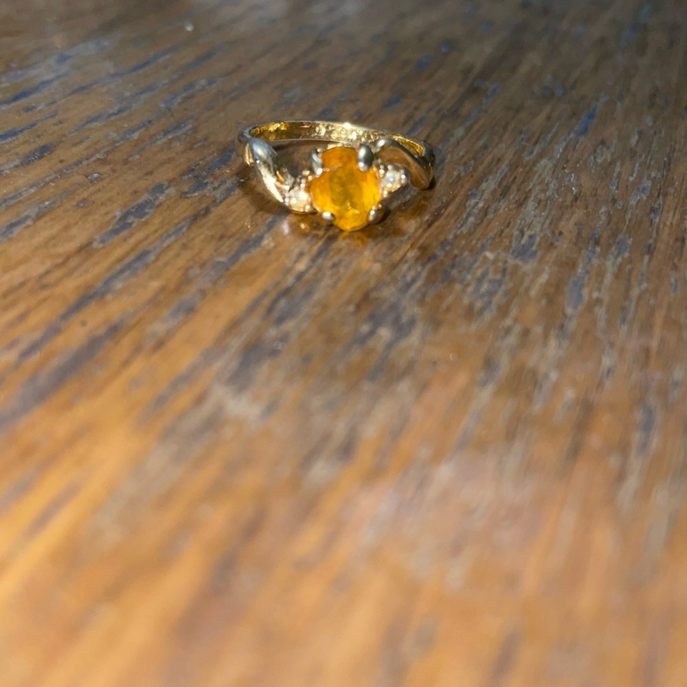 18 KT Gold Ring.